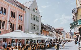 Locart -Cozy Downtown Apartment, Near Black Church With Free Wi-Fi